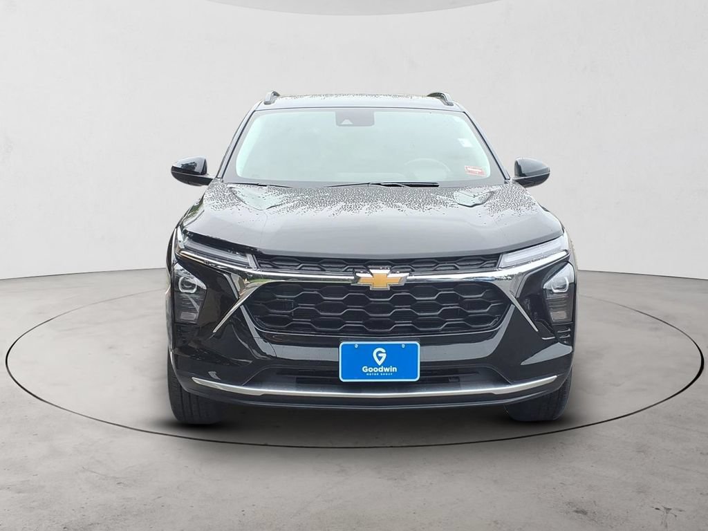 Used 2024 Chevrolet Trax LT w/ LT Convenience Package FWD image 2