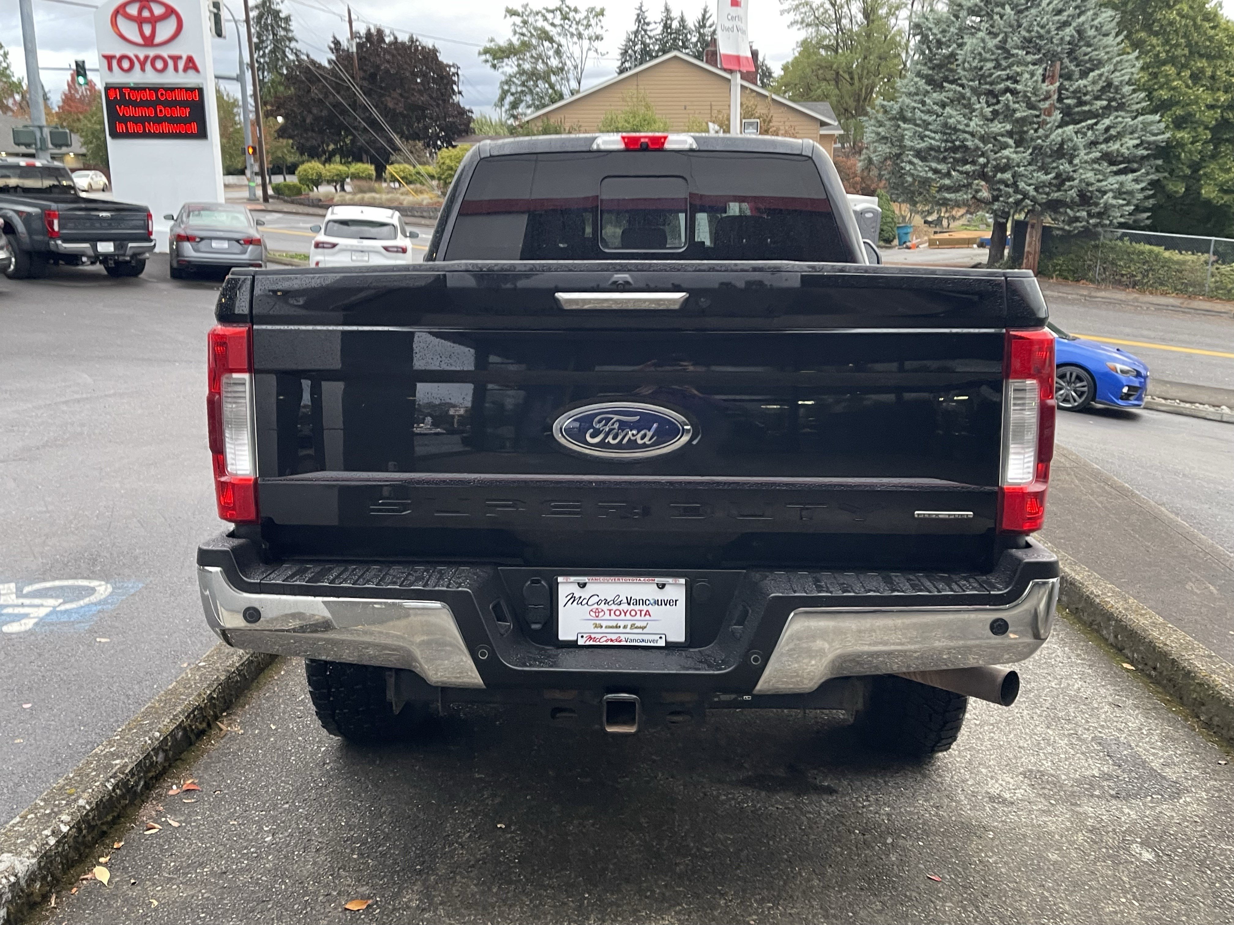 Used 2017 Ford F250 Lariat w/ Lariat Value Package AWD/4WD image 6
