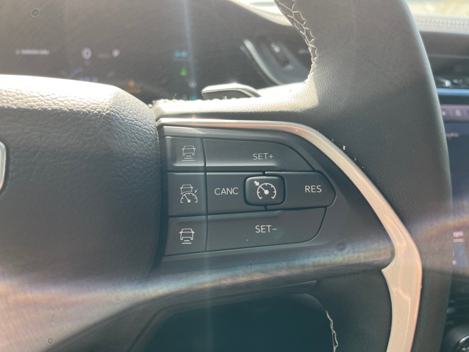 Certified 2022 Jeep Grand Cherokee Limited 4xe w/ Luxury Tech Group II AWD/4WD image 21