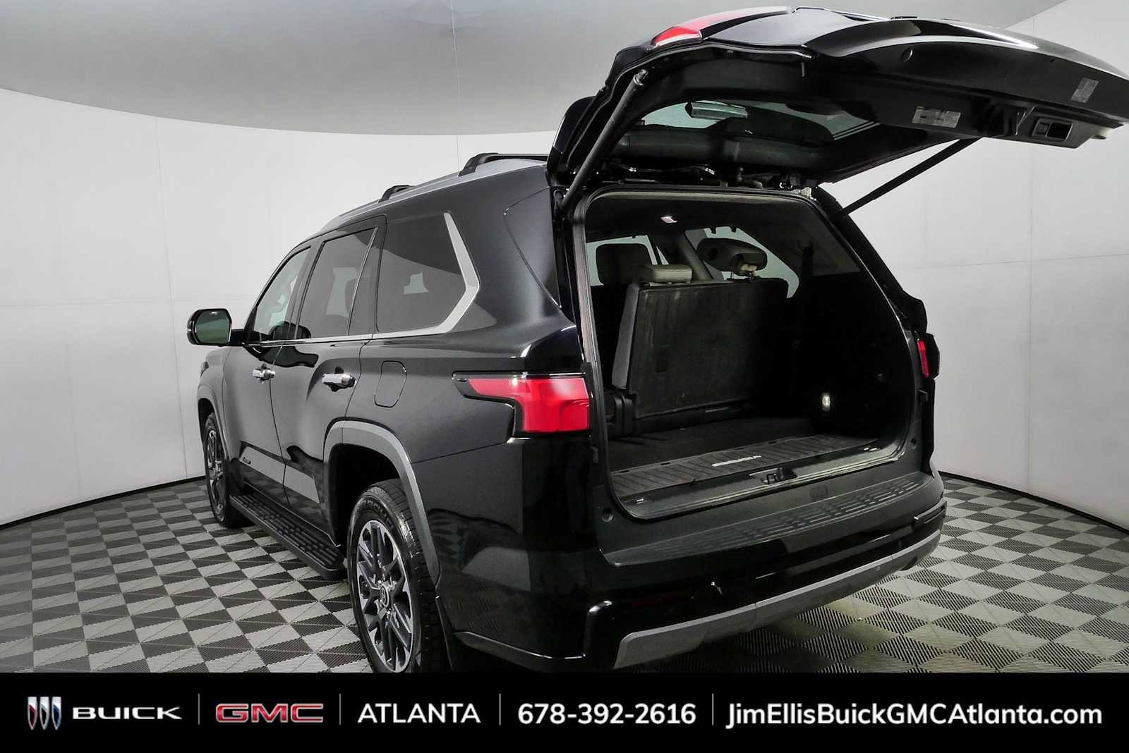 Used 2024 Toyota Sequoia Limited w/ Tow Technology Package AWD/4WD image 32