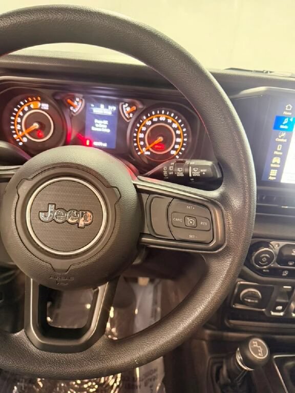 Used 2025 Jeep Wrangler Sport AWD/4WD image 27