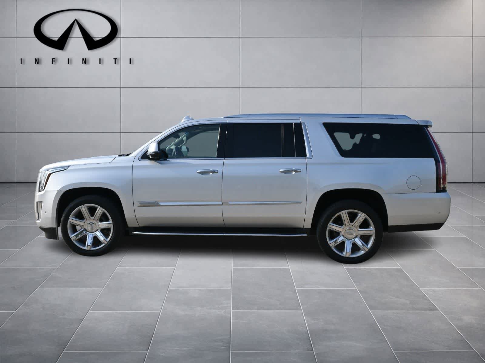 Used 2019 Cadillac Escalade ESV Luxury AWD/4WD image 4