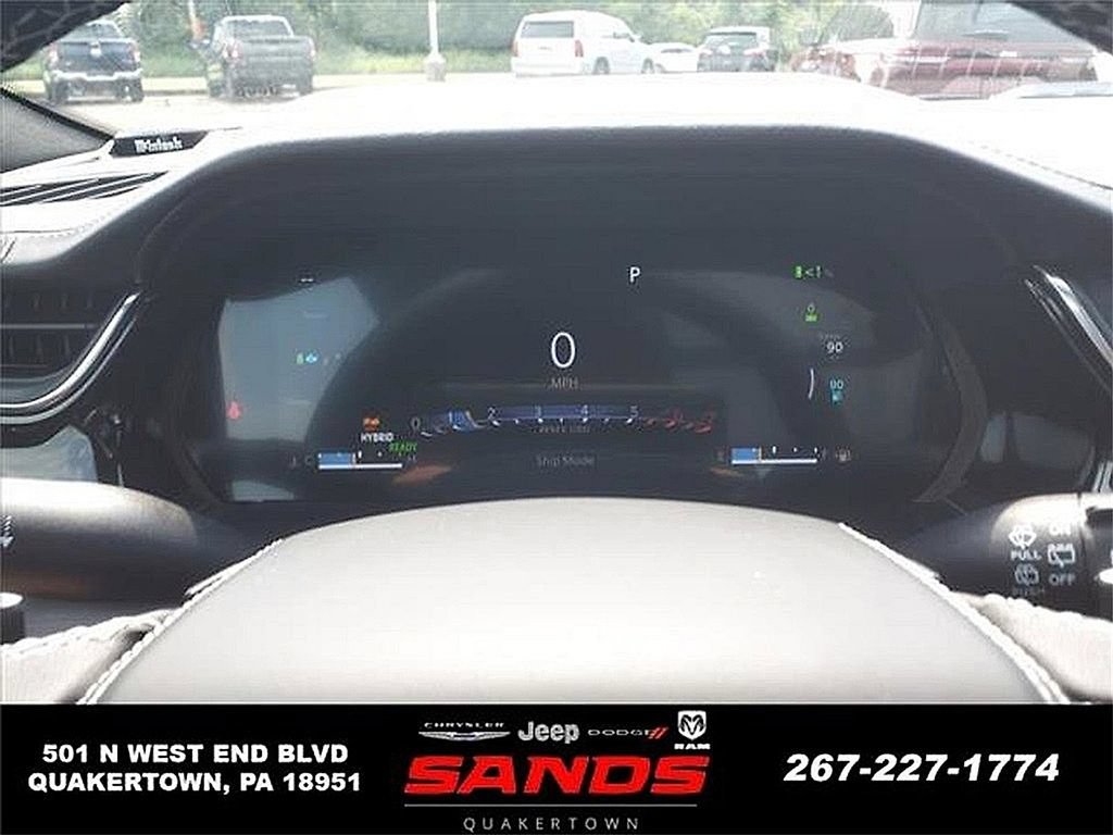 New 2023 Jeep Grand Cherokee Overland w/ Luxury Tech Group IV AWD/4WD image 17