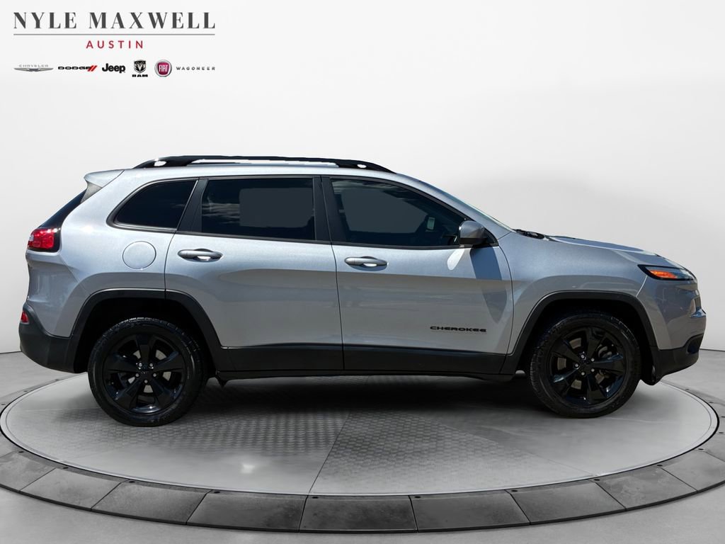 Used 2018 Jeep Cherokee Latitude w/ Altitude Package FWD image 17