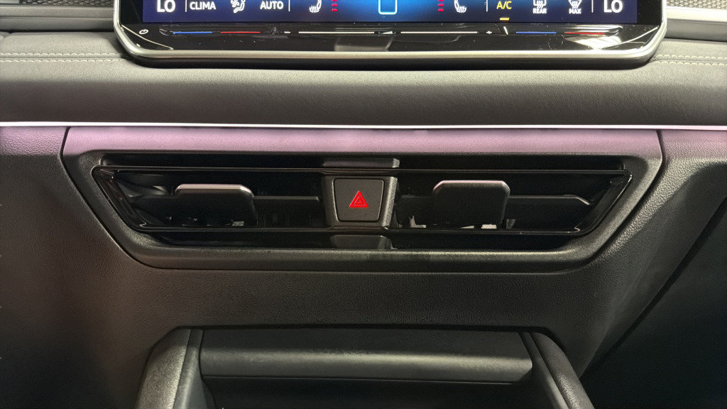 Certified 2025 Volkswagen Tiguan SE AWD/4WD image 26