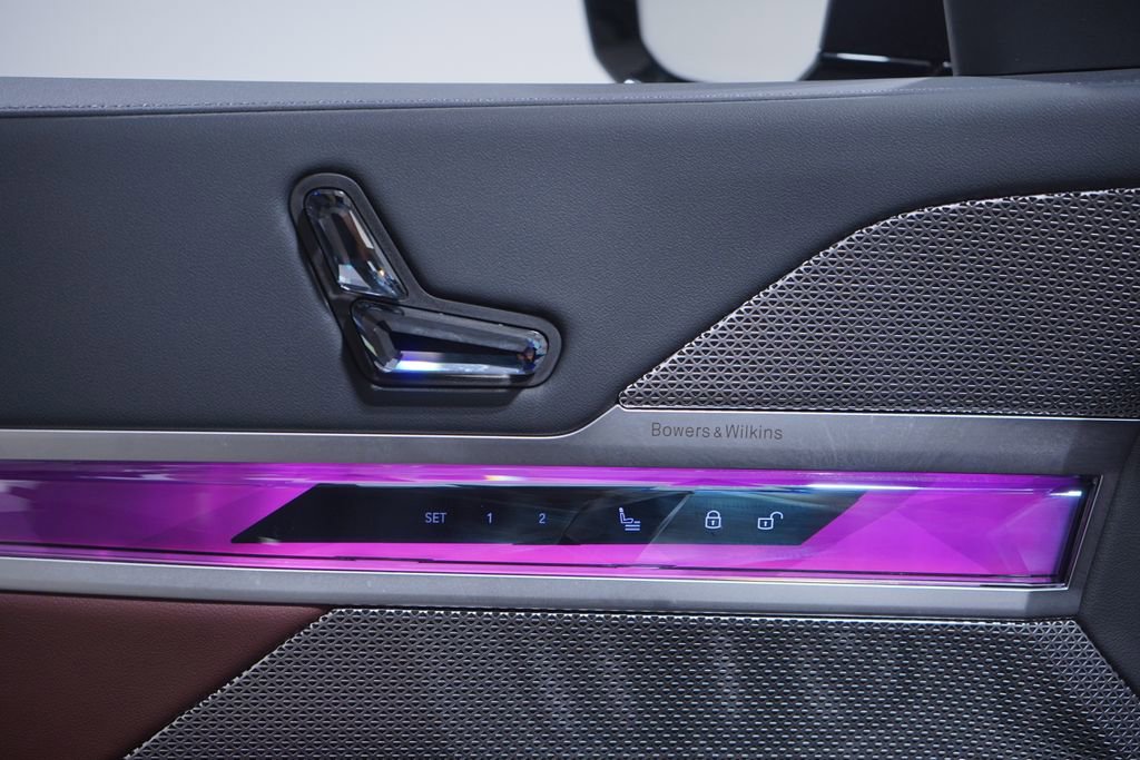 Used 2025 BMW i7 eDrive50 w/ M Sport Package image 19