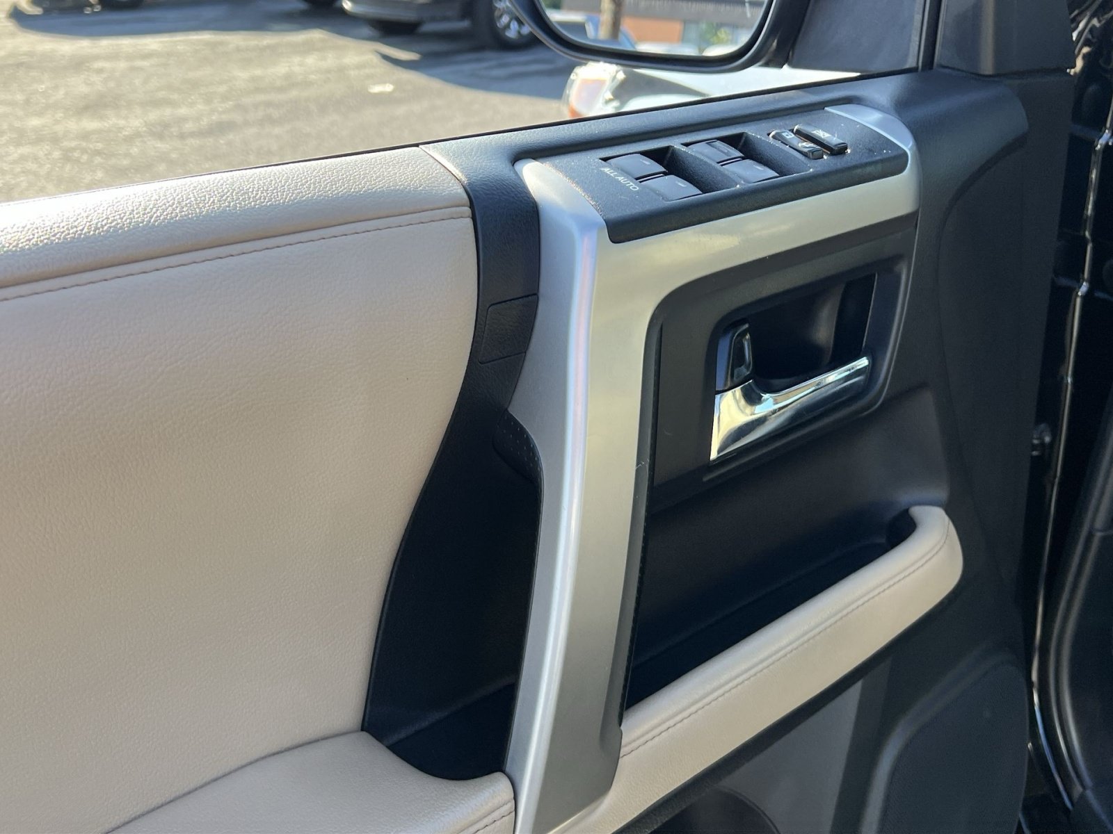 Used 2016 Toyota 4Runner SR5 Premium AWD/4WD image 15