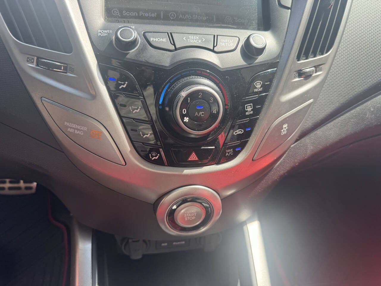 Used 2013 Hyundai Veloster w/ Style Pkg FWD image 31