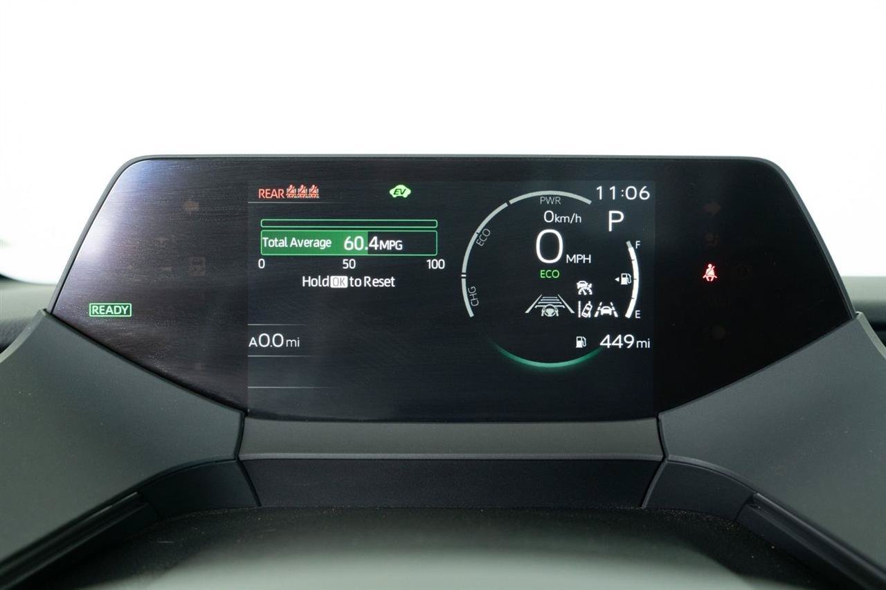 Used 2025 Toyota Prius LE FWD image 17