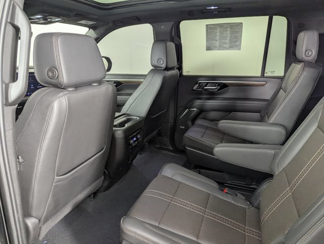 Used 2025 Chevrolet Suburban High Country AWD/4WD image 22