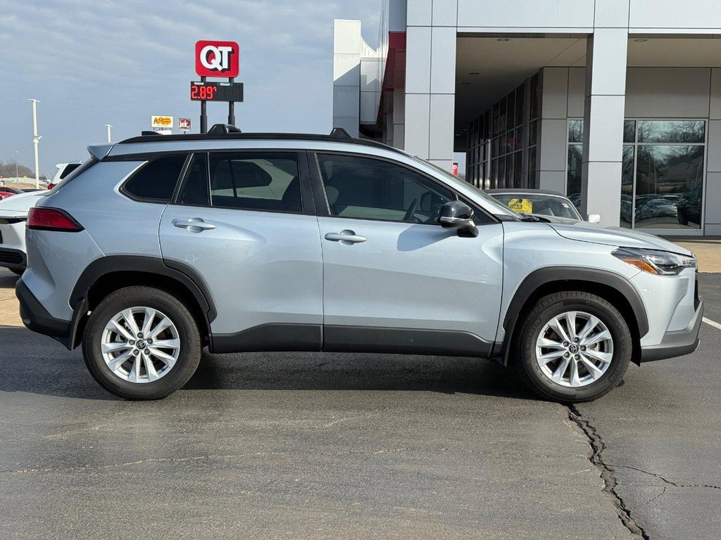 Certified 2025 Toyota Corolla Cross LE image 2