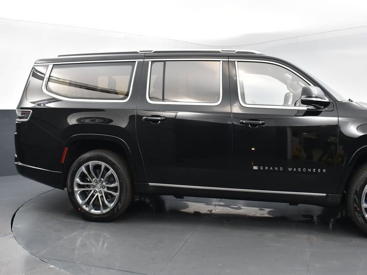 Used 2023 Jeep Grand Wagoneer L Series II w/ Premium Group II image 6