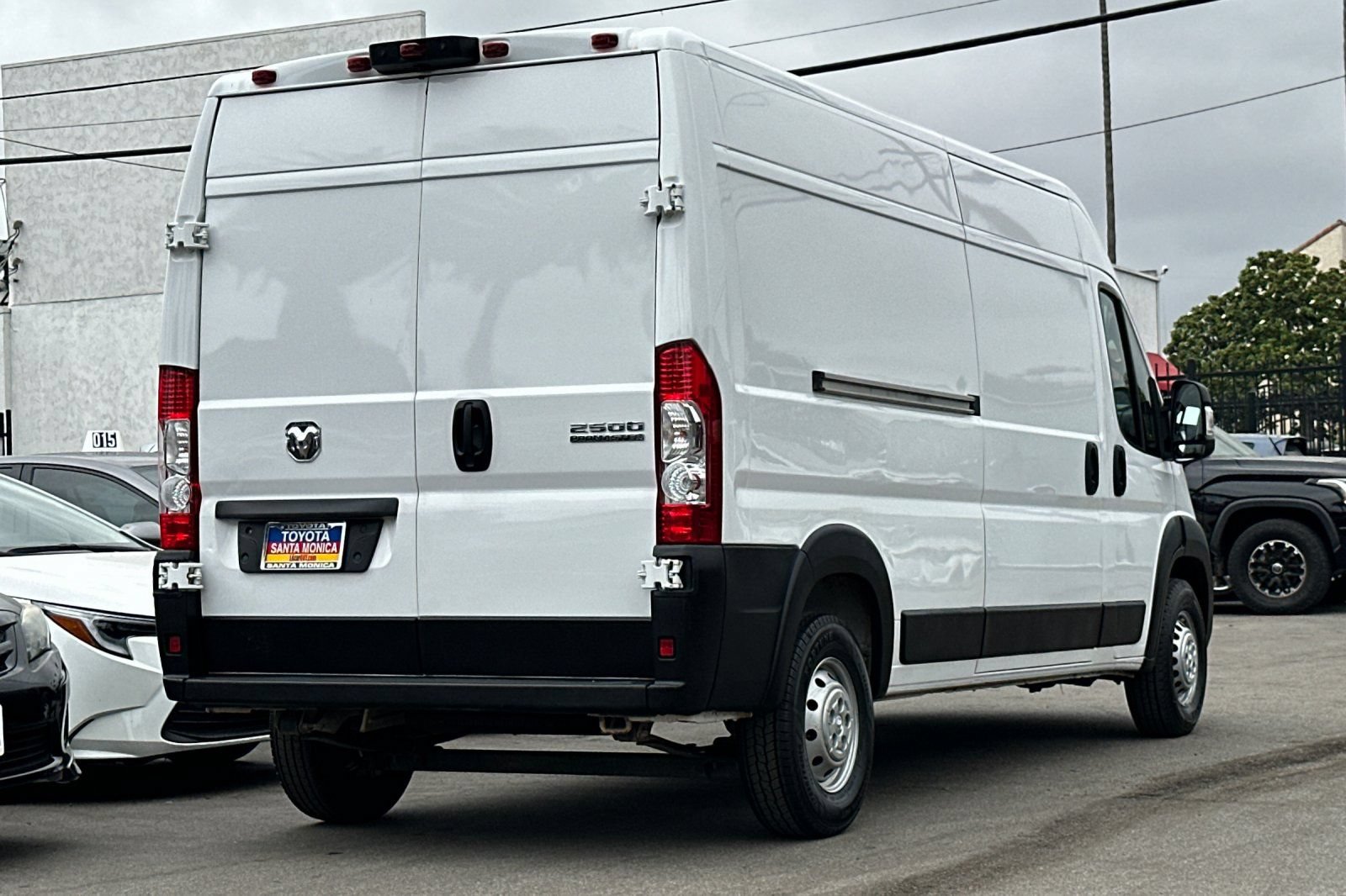 Used 2025 RAM ProMaster 2500 w/ Convenience Group FWD image 4
