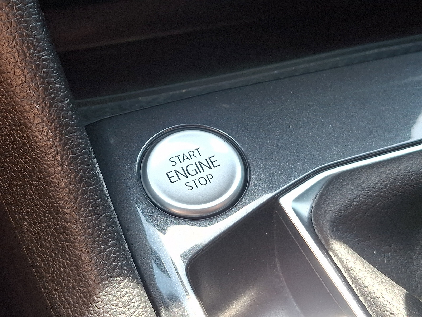 Used 2024 Volkswagen Tiguan SE AWD/4WD image 24