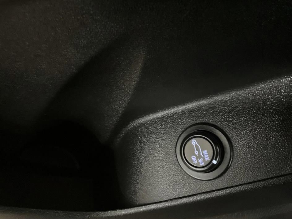 Used 2023 Chevrolet Equinox RS image 33