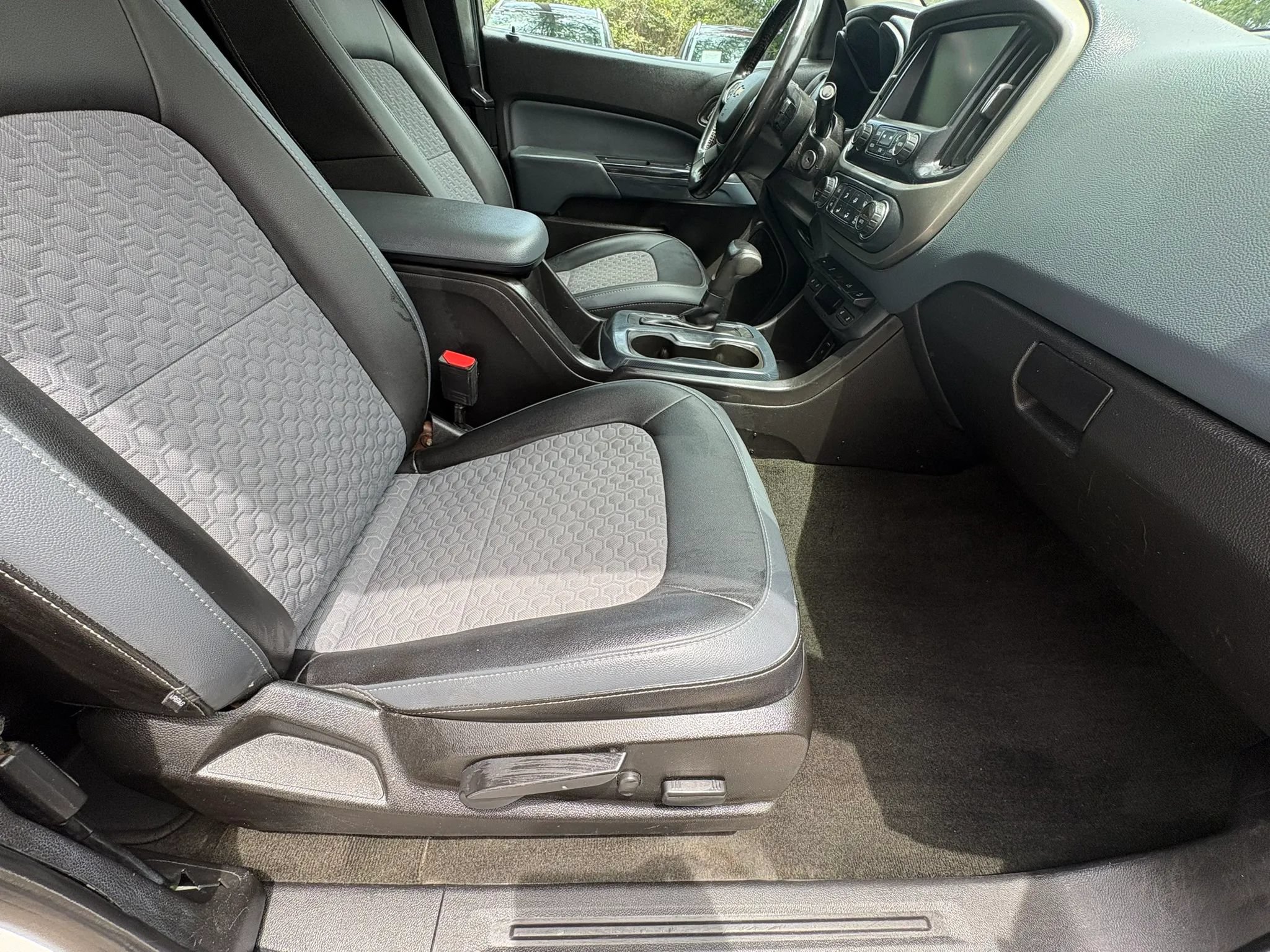 Used 2016 Chevrolet Colorado Z71 AWD/4WD image 11