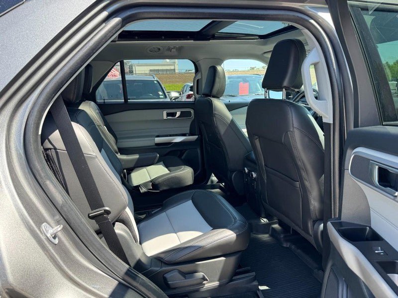 Used 2023 Ford Explorer XLT w/ Equipment Group 202A AWD/4WD image 12