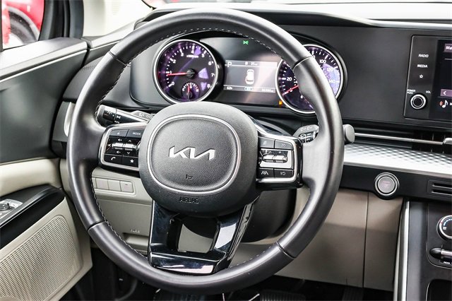 Used 2024 Kia Carnival LX image 16