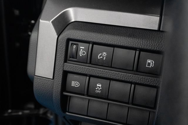 Used 2025 Toyota 4Runner SR5 AWD/4WD image 9