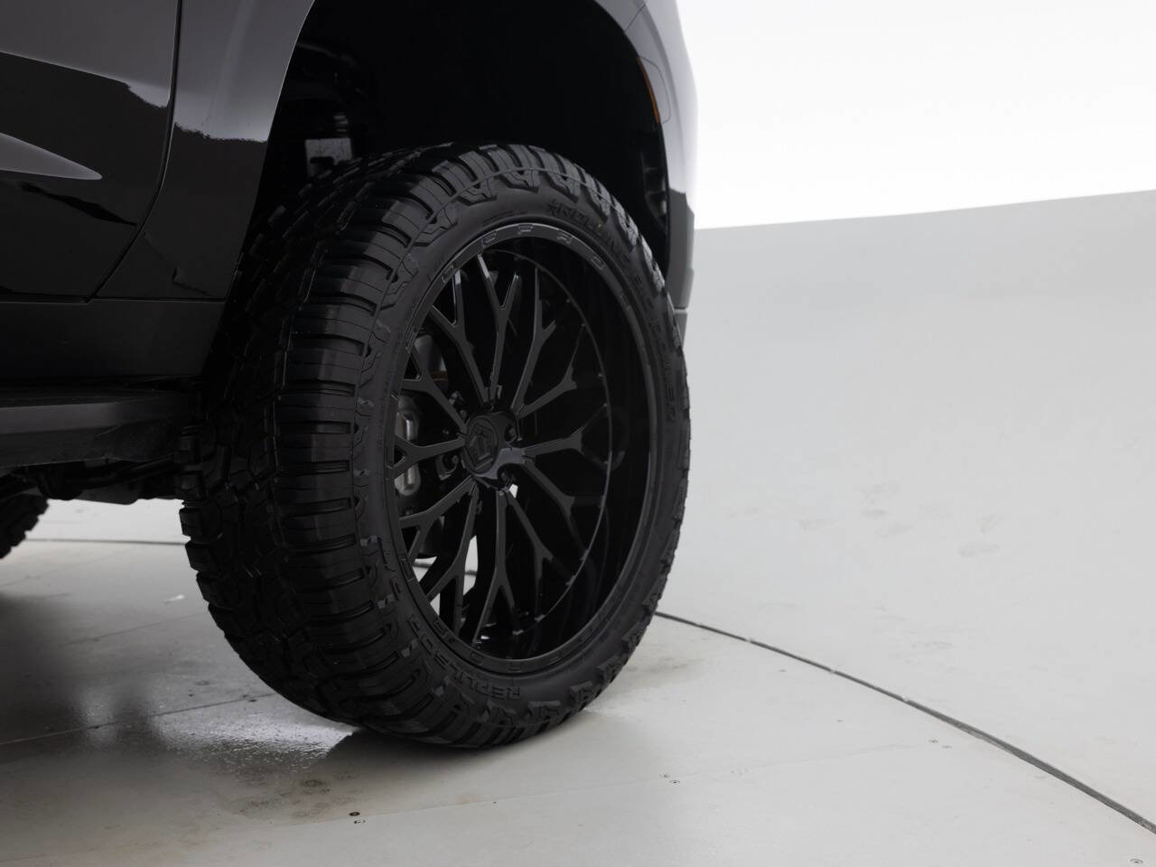 Used 2023 Chevrolet Suburban RST image 18