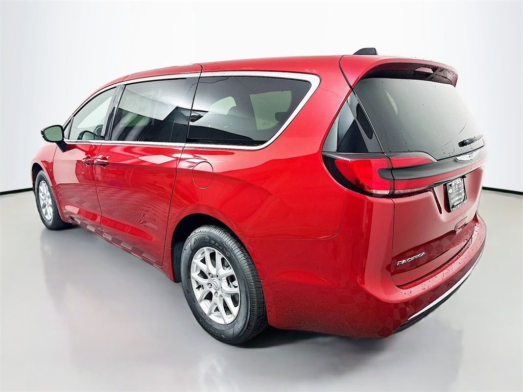 New 2026 Chrysler Pacifica Select image 5