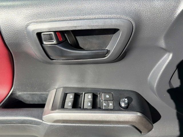 Used 2022 Toyota Tacoma SR5 w/ Technology Package image 8