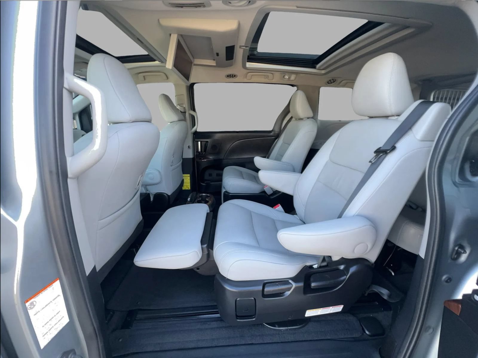 Used 2015 Toyota Sienna Limited Premium FWD image 27