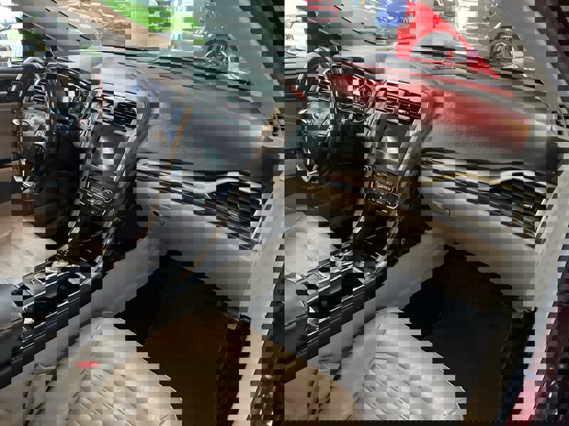 Used 2018 Ford Fusion SE w/ Fusion SE Technology Package image 28