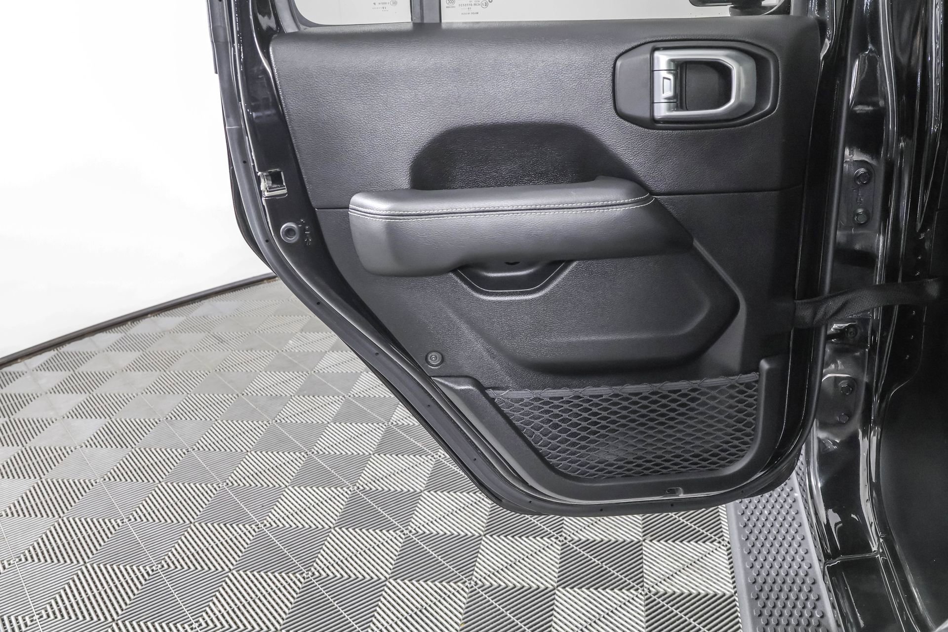 Used 2020 Jeep Wrangler Unlimited Sahara image 29