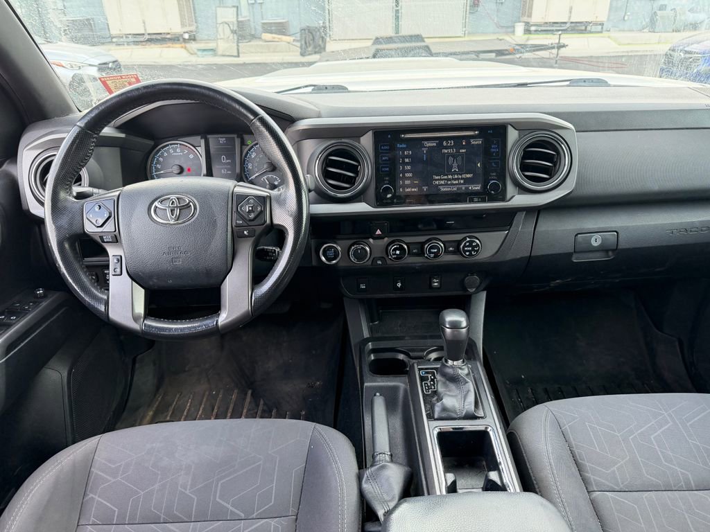 Used 2017 Toyota Tacoma TRD Sport w/ Tow Package (A/T) image 7