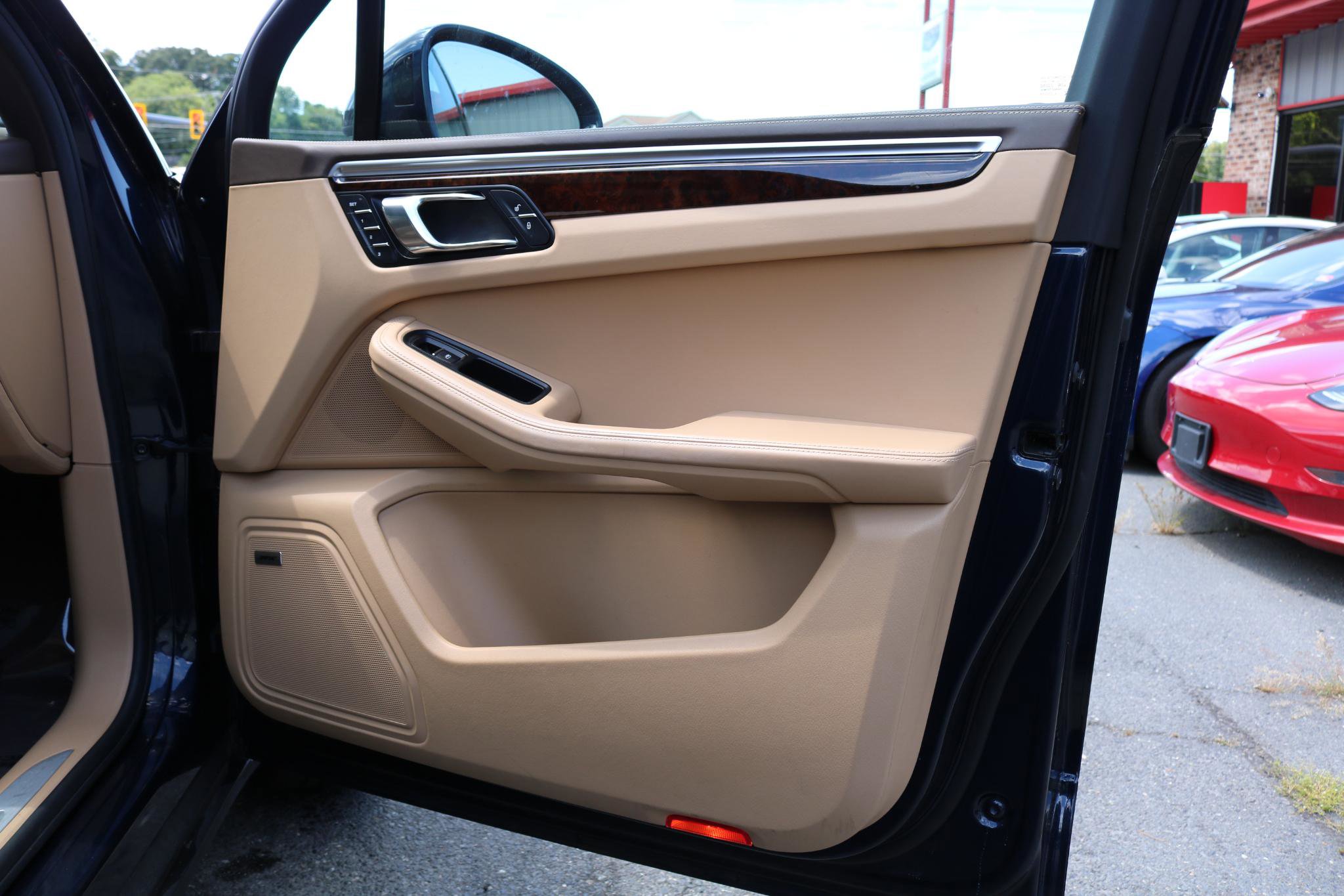 Used 2017 Porsche Macan S image 34