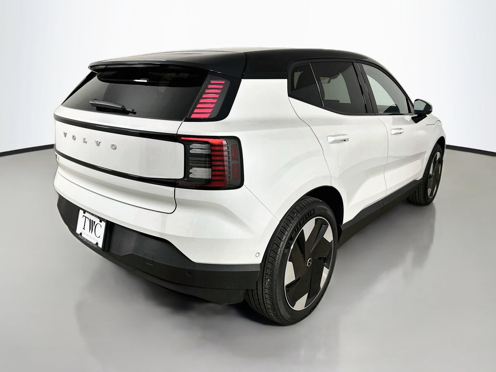 New 2026 Volvo EX30 Ultra w/ Protection Package AWD/4WD image 5