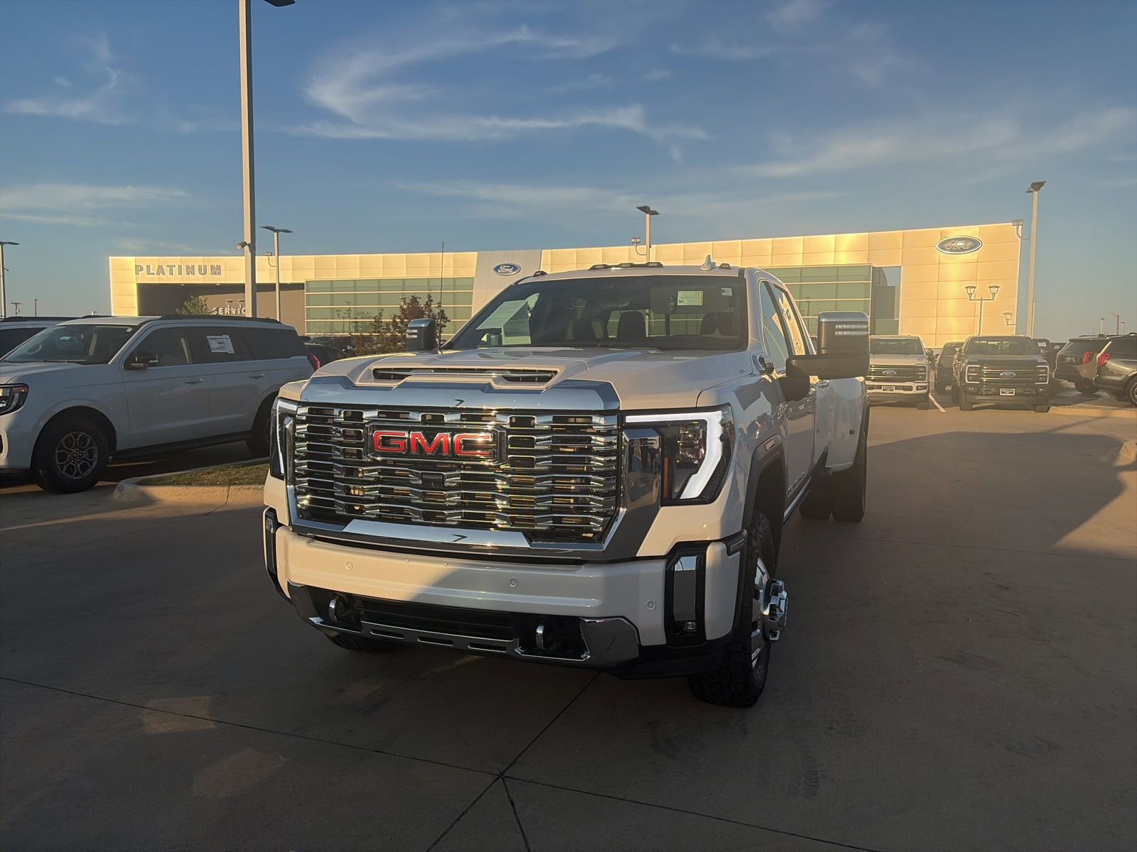 Used 2024 GMC Sierra 3500 Denali w/ Denali Reserve Package image 28