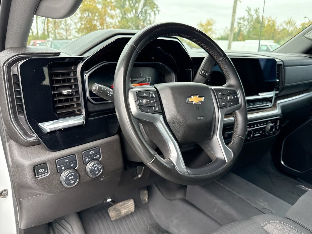 Used 2025 Chevrolet Silverado 2500 LT AWD/4WD image 12