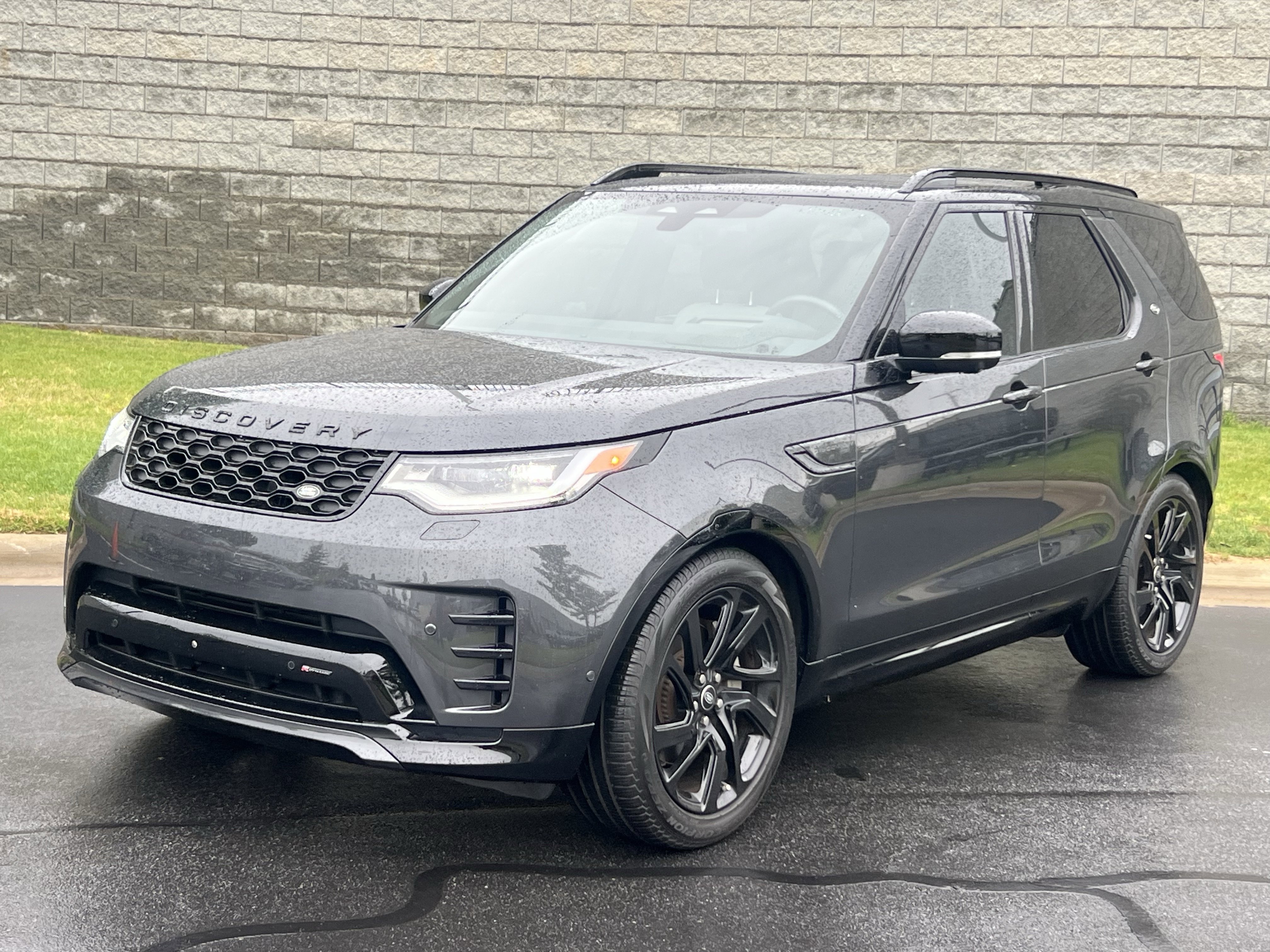 Certified 2023 Land Rover Discovery S R-Dynamic AWD/4WD image 1