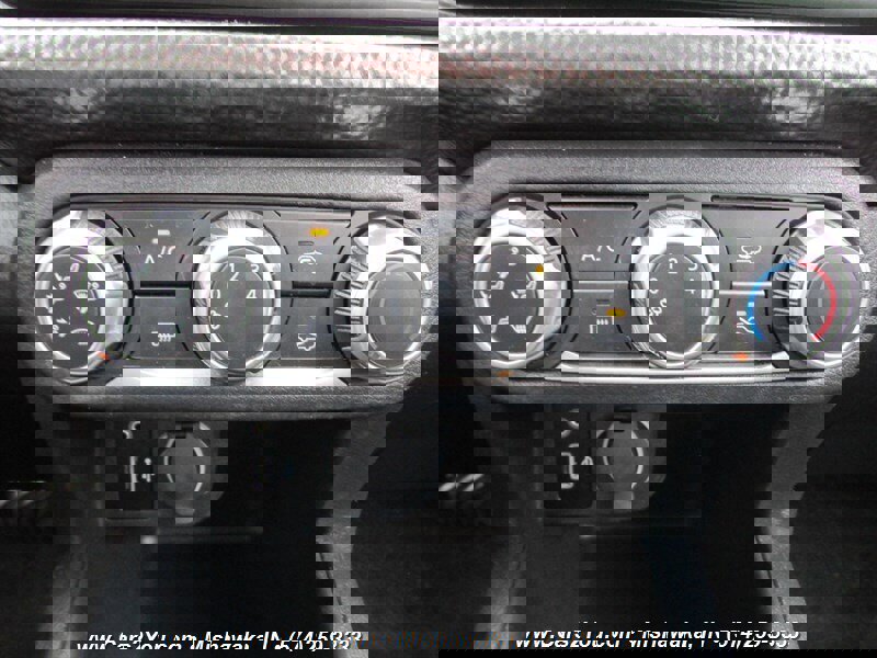 Used 2020 Nissan Kicks S image 27