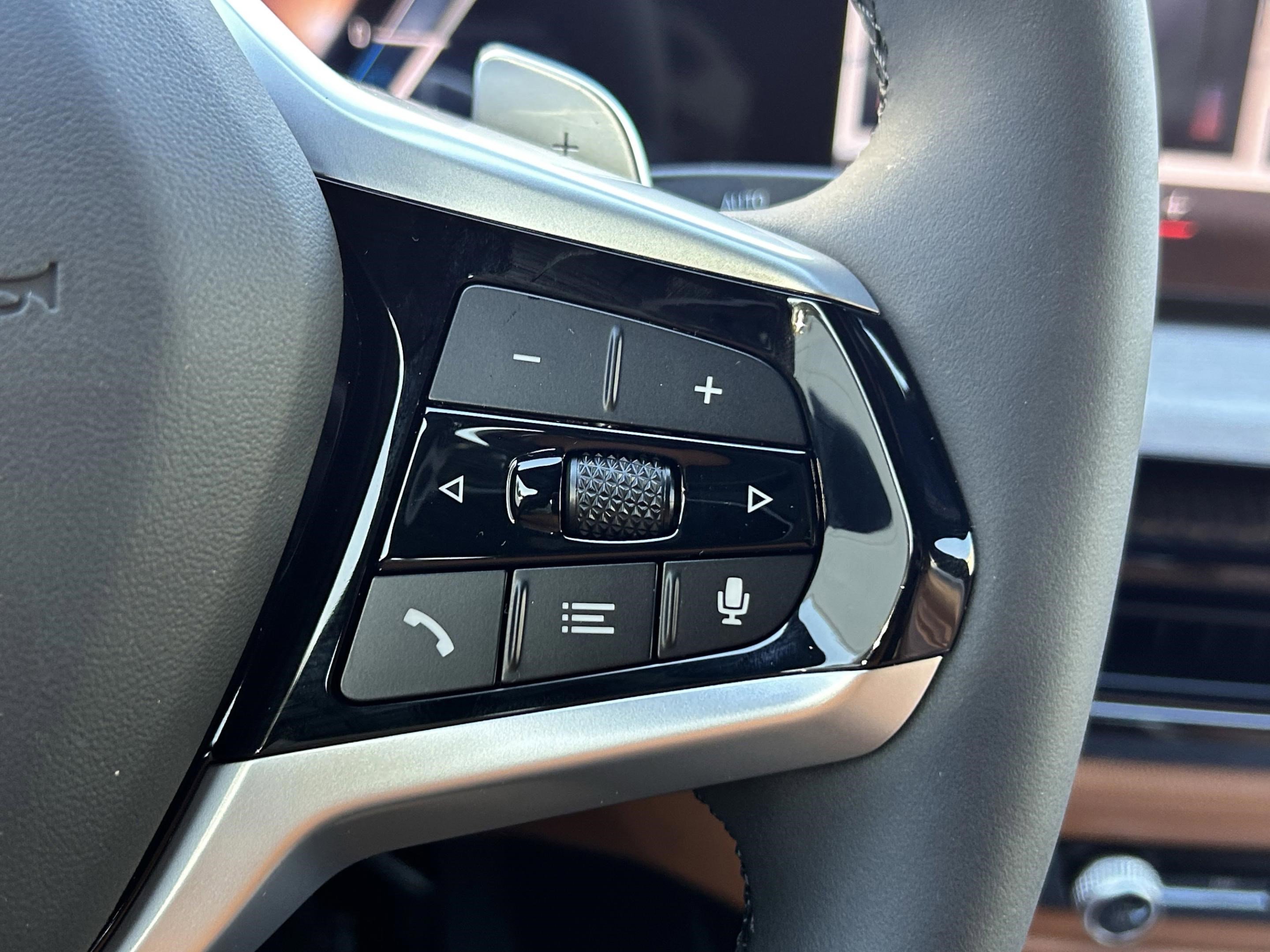 Used 2026 BMW 330i Sedan w/ Premium Package image 11