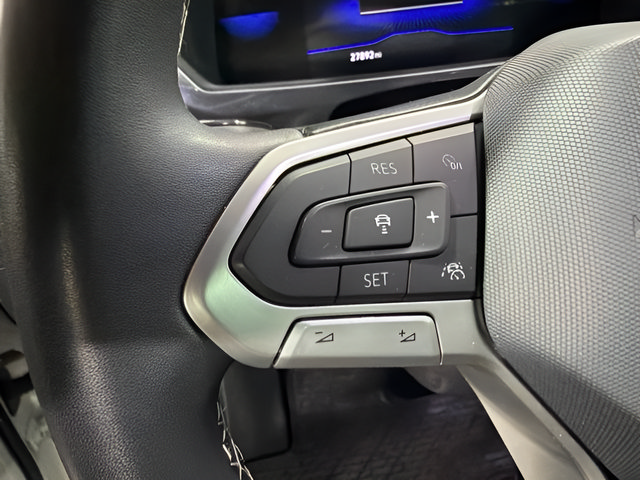 Used 2023 Volkswagen Tiguan SE w/ Panoramic Sunroof Package FWD image 16