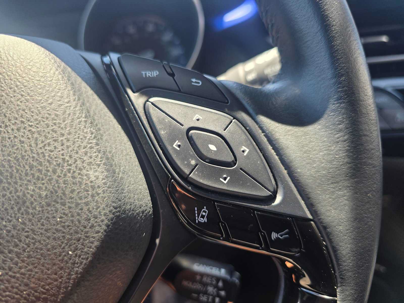Used 2022 Toyota C-HR XLE FWD image 31