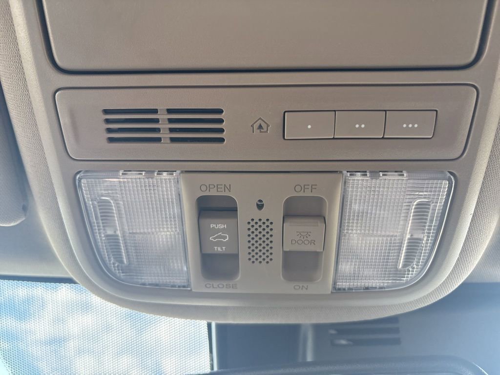 Used 2016 Honda Pilot Touring image 25