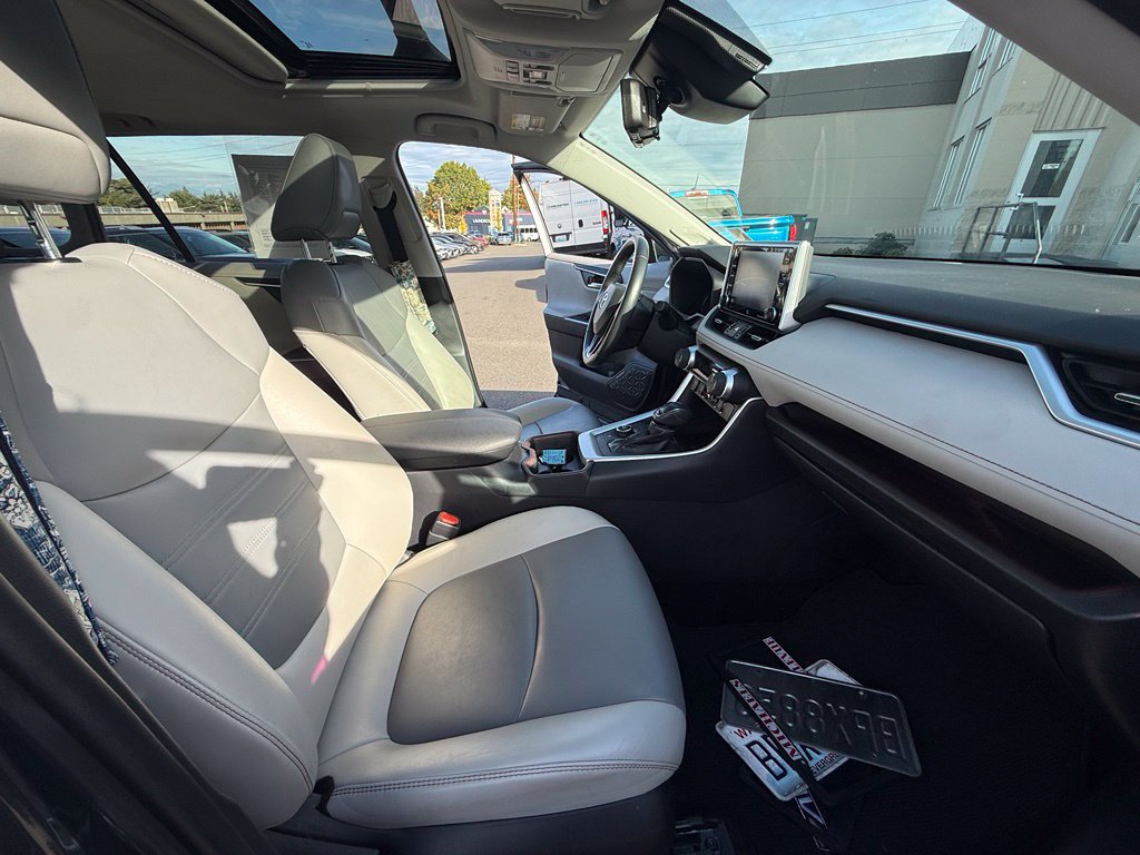 Used 2019 Toyota RAV4 Limited AWD/4WD image 14