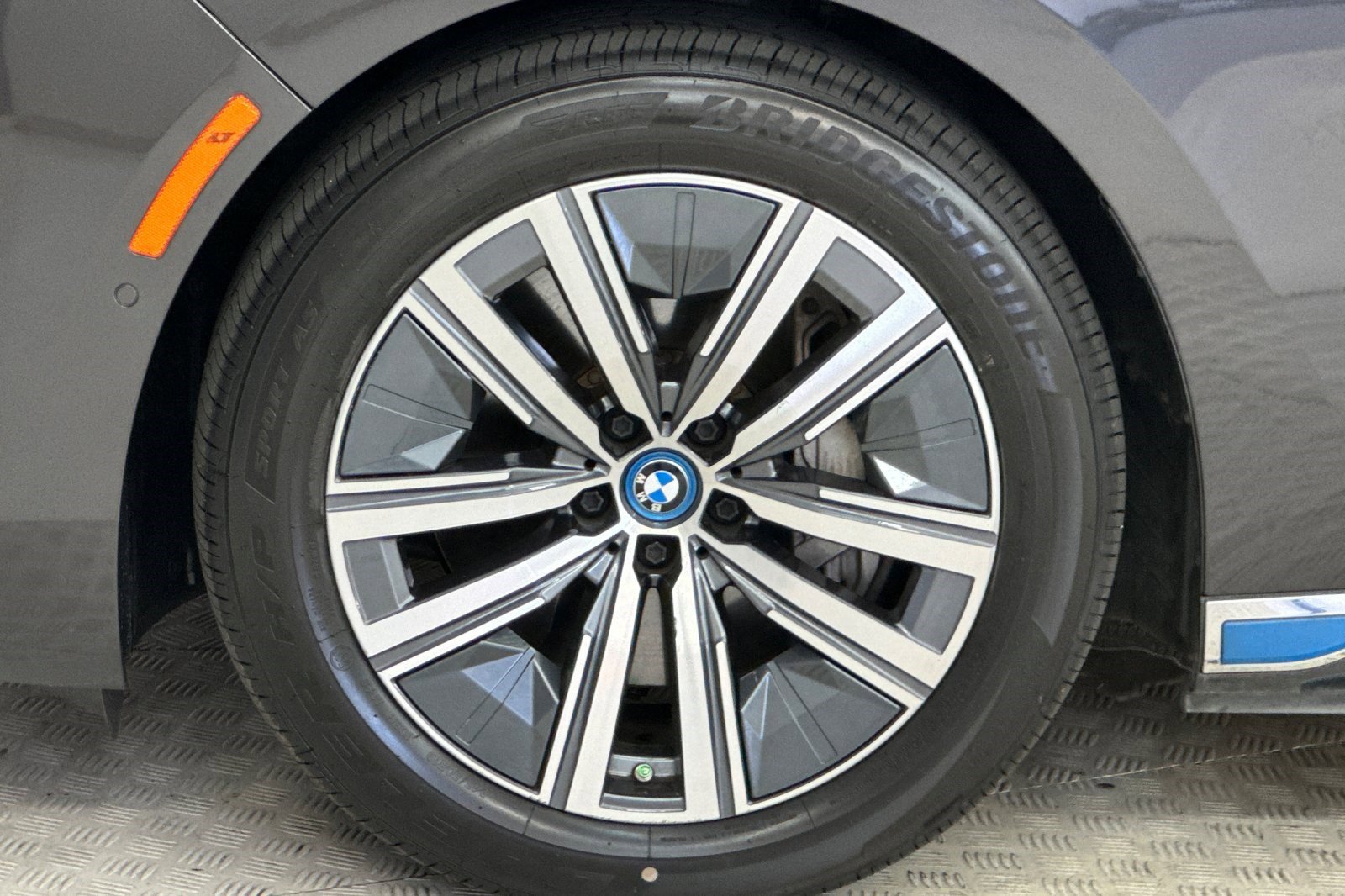 Certified 2023 BMW i7 xDrive60 AWD/4WD image 11