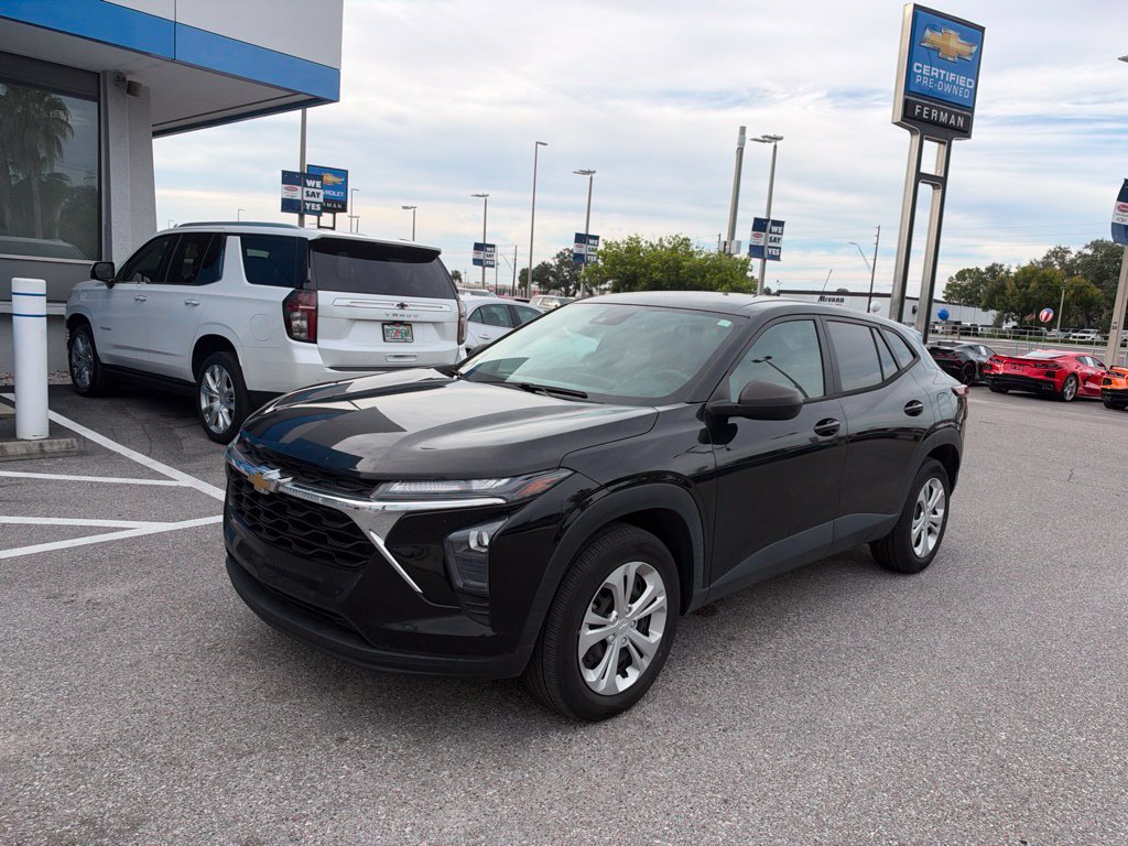 Used 2024 Chevrolet Trax LS FWD image 1