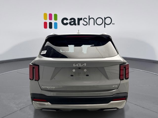Used 2024 Kia Sorento S w/ Panoramic Sunroof Package image 4