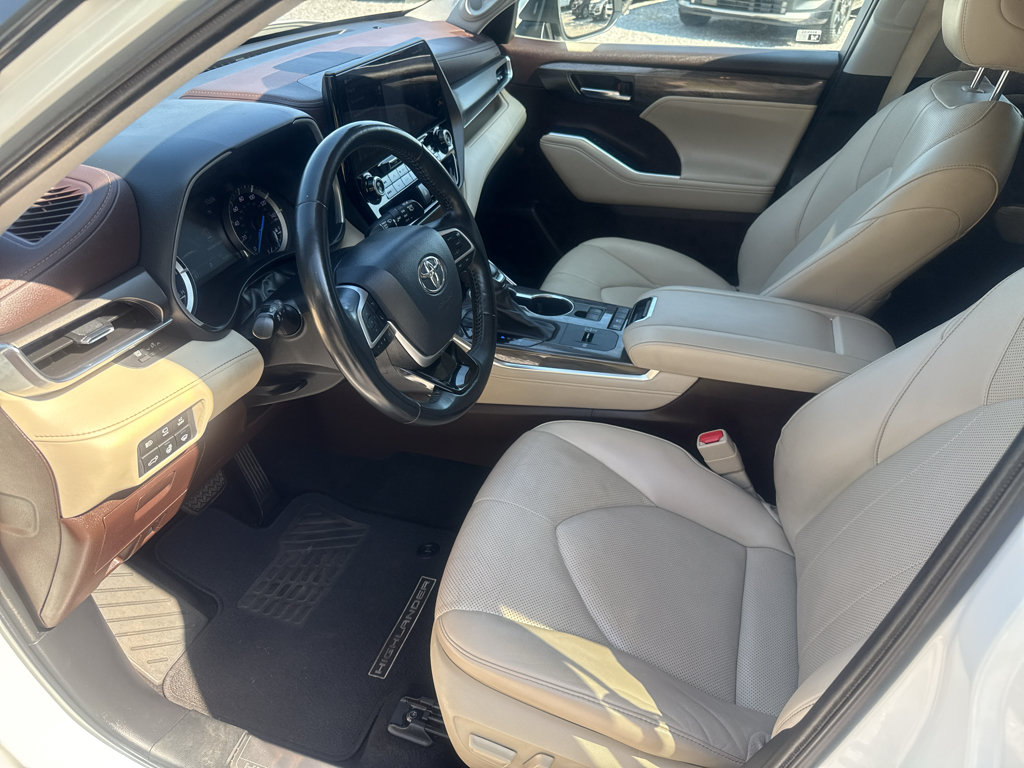Used 2022 Toyota Highlander Limited FWD image 21