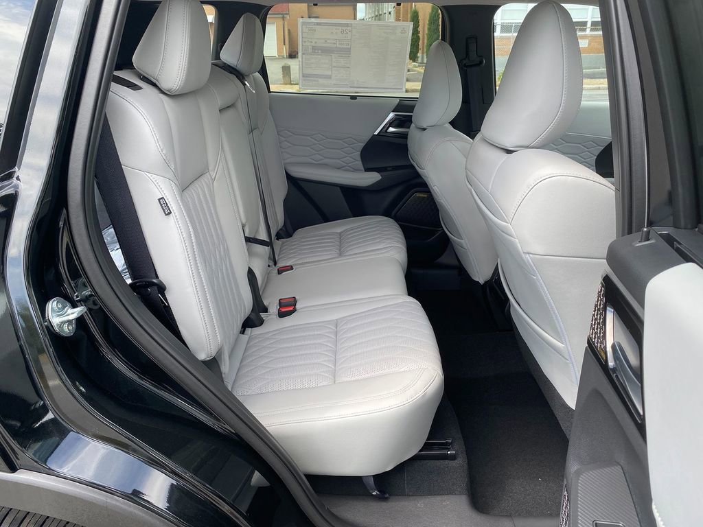 New 2025 Mitsubishi Outlander SEL image 27