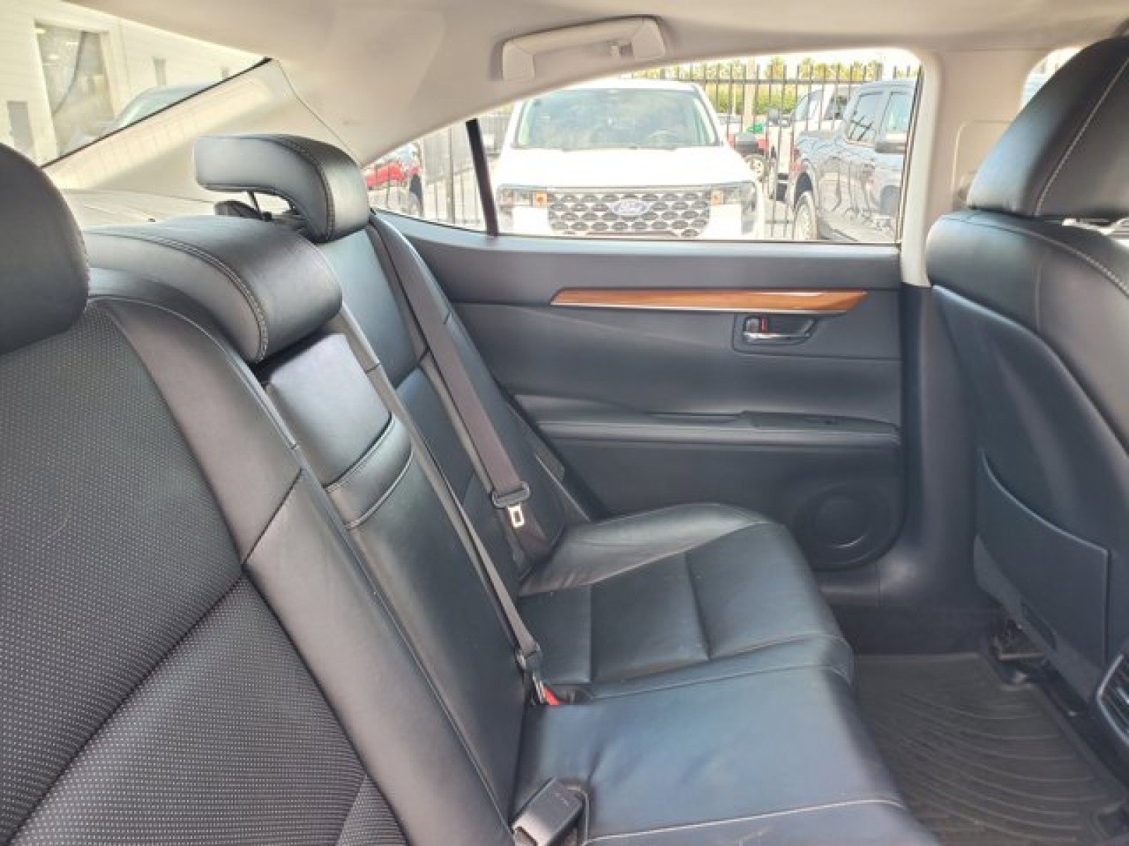 Used 2015 Lexus ES 300h w/ Navigation System Package FWD image 35