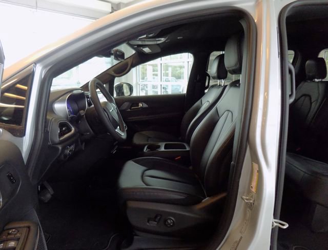 New 2026 Chrysler Pacifica Select image 22