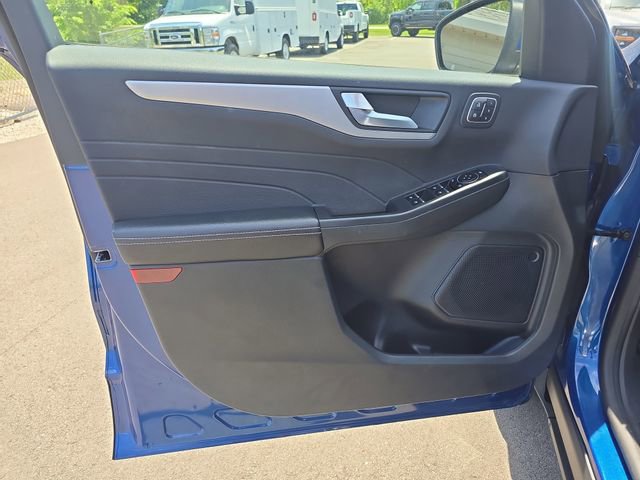 Certified 2023 Ford Escape Platinum w/ Class II Trailer Tow Package AWD/4WD image 11