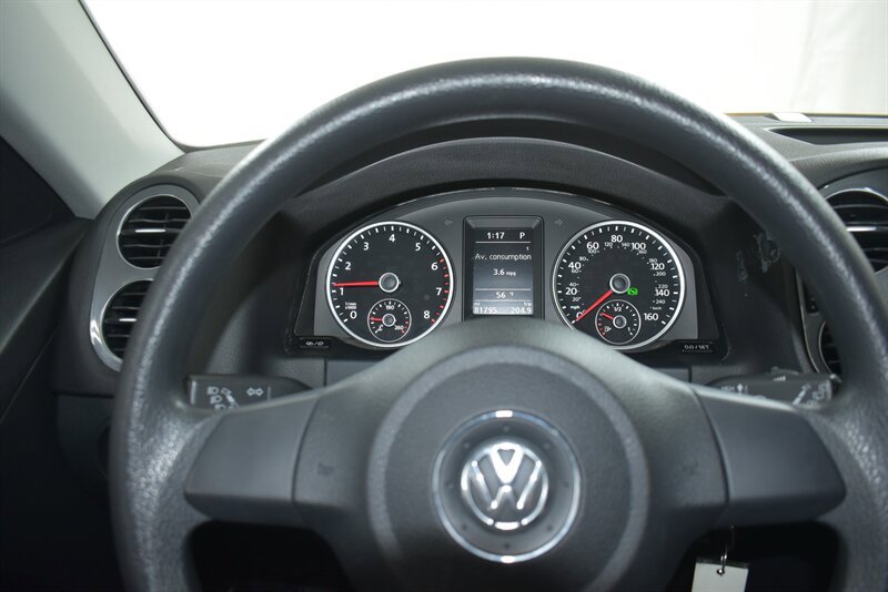 Used 2017 Volkswagen Tiguan Limited FWD image 11